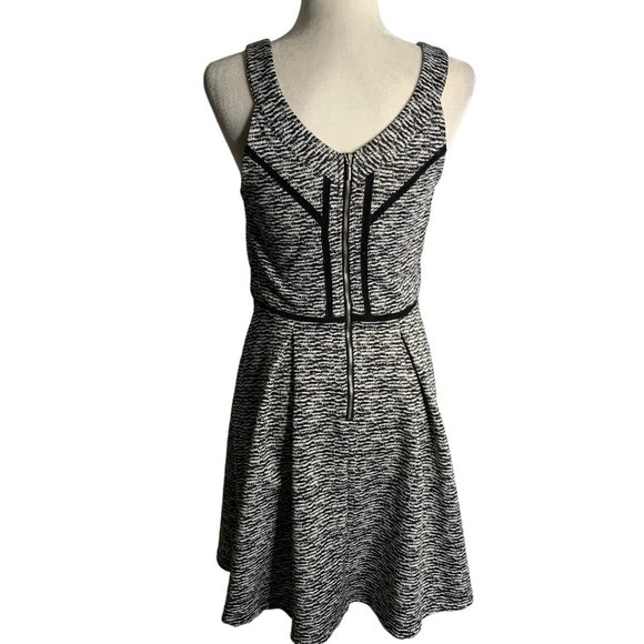 Mossimo Sleeveless Skater Dress M Black White Pleated Zipper V Neck Stretch - Picture 4 of 6